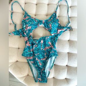 Cut out one-piece swimsuit